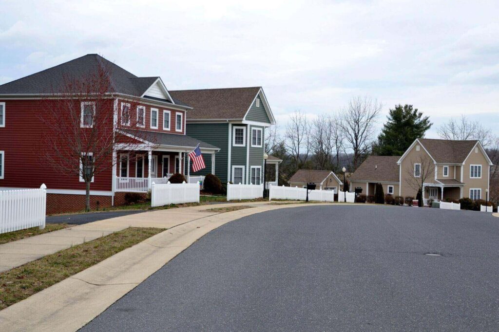 a-street-of-modern-homes-houses-in-various-colors-XBRJMGA-1024x682
